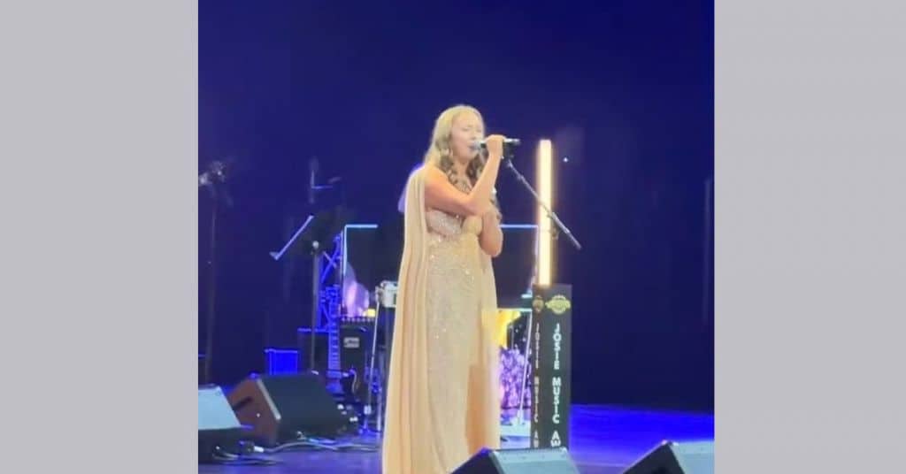 Following Lisa’s Journey: From Crash Survivor to Award-Winning Singer